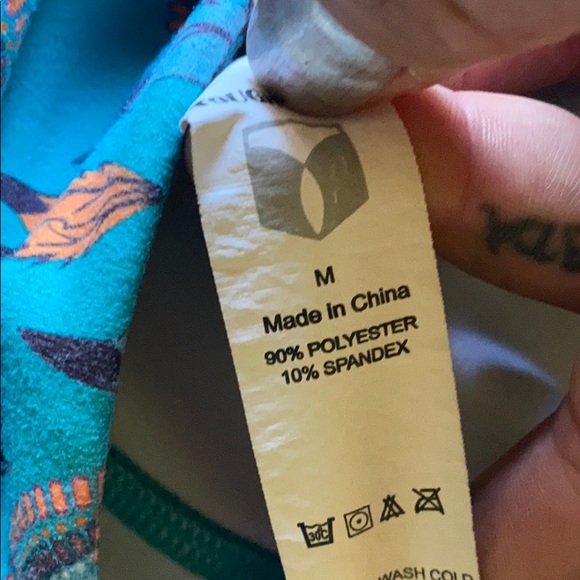 gym shorts Indian style print - Picture 2 of 3